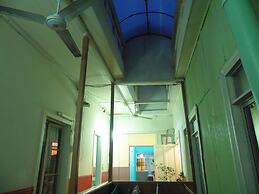 Hostal Tricontinental