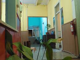 Hostal Tricontinental