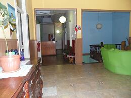 Hostal Tricontinental