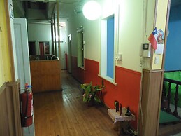 Hostal Tricontinental