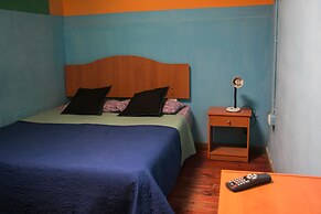 Hostal Tricontinental