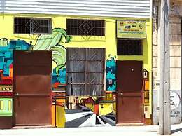 Hostal Tricontinental