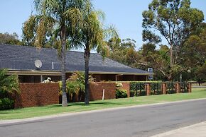 Sportsmans Motor Inn