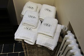 J and R Brussels City Apartment