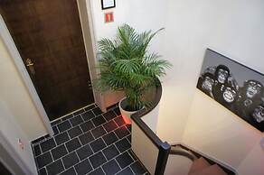J and R Brussels City Apartment