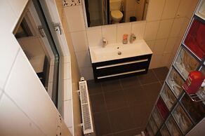 J and R Brussels City Apartment