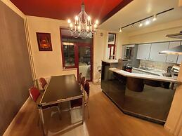 J and R Brussels City Apartment