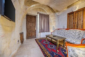Kayatas Cave Suites