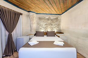Kayatas Cave Suites