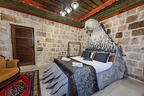 Kayatas Cave Suites