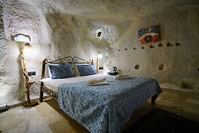 Emit Cave Hotel