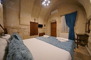 Emit Cave Hotel