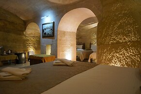 Emit Cave Hotel