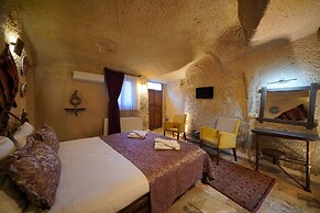 Emit Cave Hotel