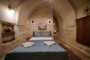 Emit Cave Hotel