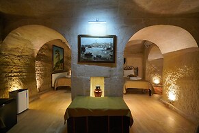 Emit Cave Hotel