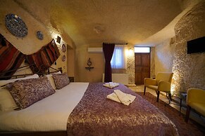 Emit Cave Hotel