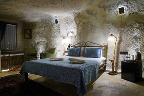Emit Cave Hotel
