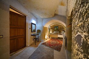 Emit Cave Hotel