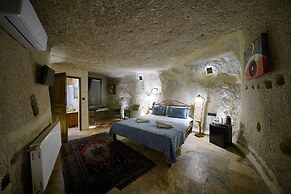 Emit Cave Hotel