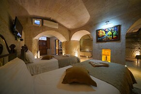 Emit Cave Hotel