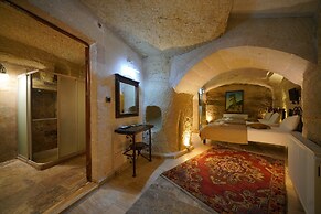 Emit Cave Hotel