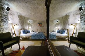 Emit Cave Hotel