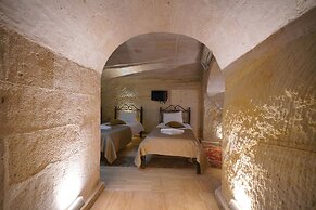 Emit Cave Hotel