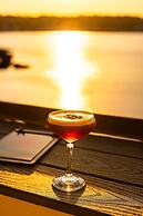 Bearskin Neck Motor Lodge