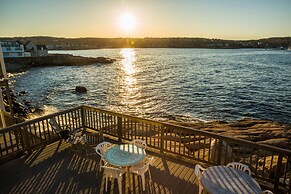 Bearskin Neck Motor Lodge