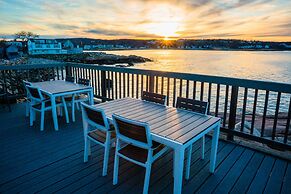 Bearskin Neck Motor Lodge
