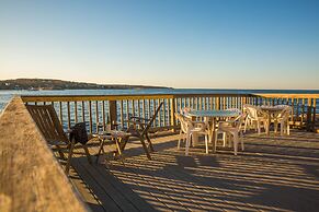 Bearskin Neck Motor Lodge