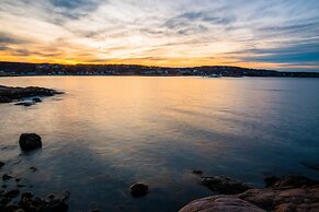 Bearskin Neck Motor Lodge
