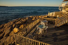 Bearskin Neck Motor Lodge