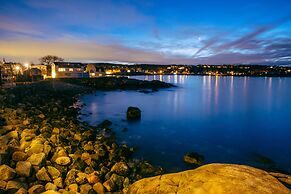Bearskin Neck Motor Lodge