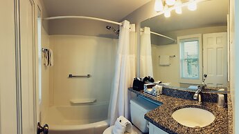 Bearskin Neck Motor Lodge