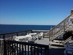 Bearskin Neck Motor Lodge