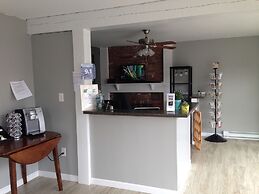Bearskin Neck Motor Lodge