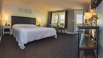 Bearskin Neck Motor Lodge