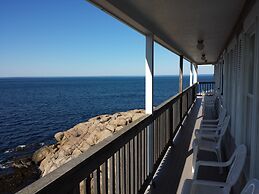 Bearskin Neck Motor Lodge