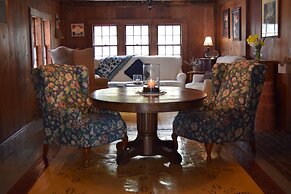 New Hampshire Mountain Inn