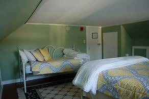 New Hampshire Mountain Inn