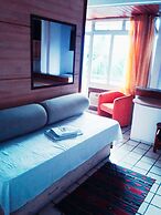Xenius Hotel