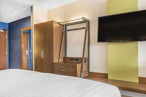 Holiday Inn Express & Suites Clarion, an IHG Hotel