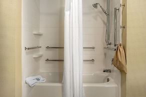 Holiday Inn Express & Suites Clarion by IHG