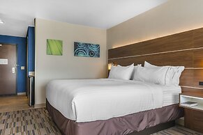 Holiday Inn Express & Suites Clarion by IHG