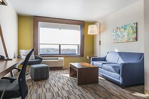 Holiday Inn Express & Suites Clarion by IHG
