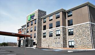 Holiday Inn Express & Suites Clarion by IHG