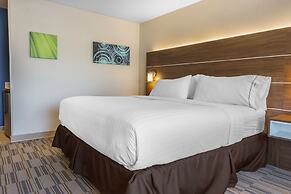 Holiday Inn Express & Suites Clarion by IHG