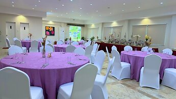 Whiterock Beach Hotel + Waterpark